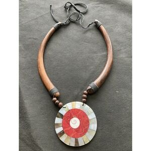 Artisan Round Shell Pendant dark brown wooden collar Necklace Vintage Costume